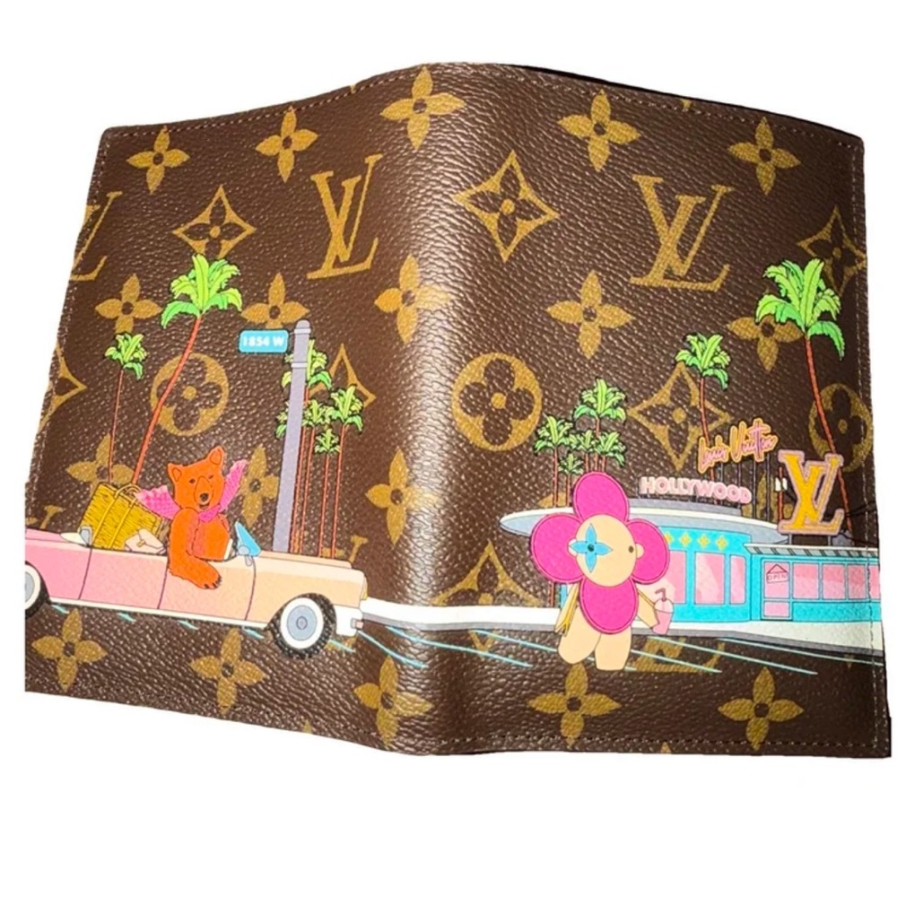 Louis Vuitton Black Monogram Passport Cover Christmas Animation 2021 - Picture 11 of 15